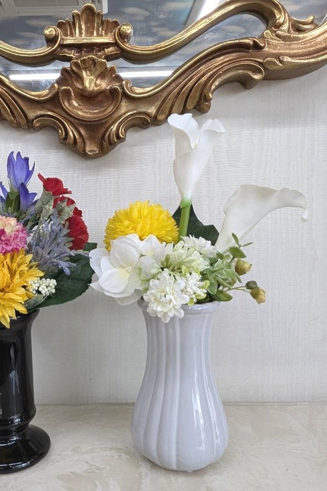 【アーティフィシャルフラワー・造花 お仏壇向けリトル仏花・ミニ供花】カラーとボールマムのミニ供花−1束タイプ