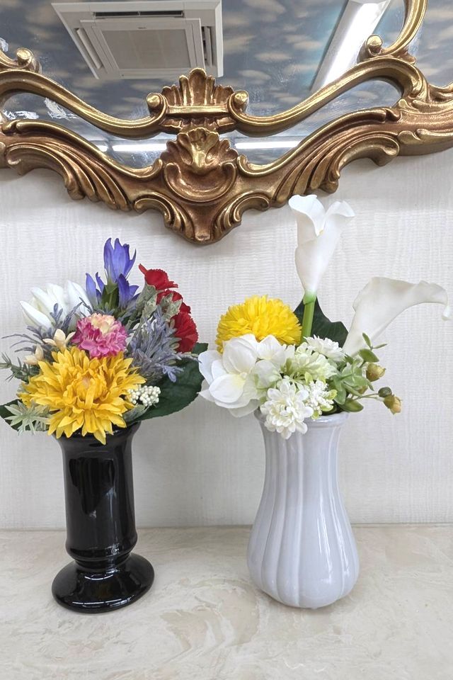 【アーティフィシャルフラワー・造花 お仏壇向けリトル仏花・ミニ供花】カラーとボールマムのミニ供花−1束タイプ