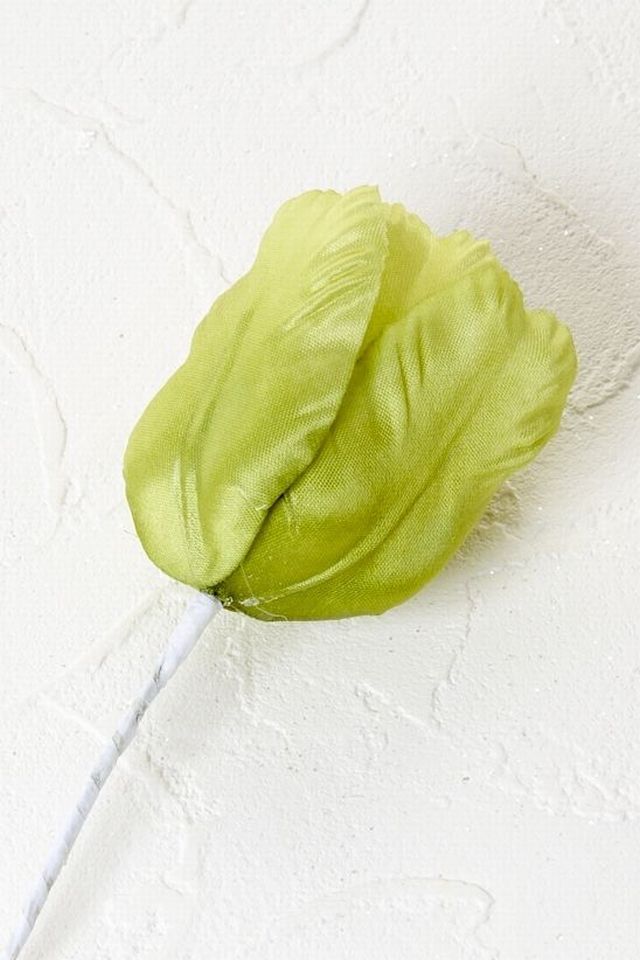 【卒業式・入学式・イベントの胸元に華を添えるコサージュ】チューリップのアートフラワーコサージュ