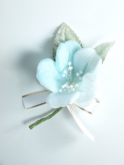 アートフラワーのコサージュ（ブライダルブルー）