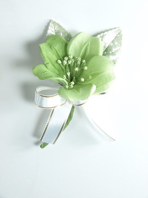 アートフラワーのコサージュ（ブライダルグリーン）