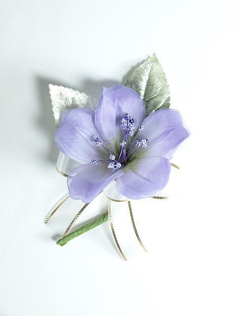アートフラワーのコサージュ（ブライダルパープル）