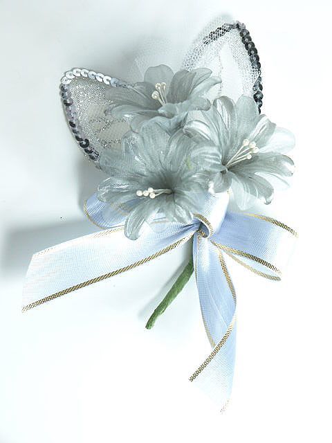 アートフラワーのコサージュ（シルバーグレー）