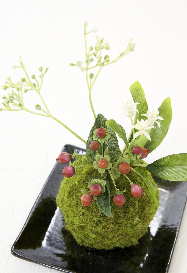 【造花 観葉植物 インテリアグリーン】こけ玉 和アレンジＱ（下皿付き）