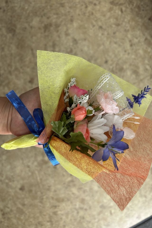 【造花ミニ花束・お買い得セット】ちょっぴり大きな手のひらブーケ(Lサイズ)の5束セット／アソート