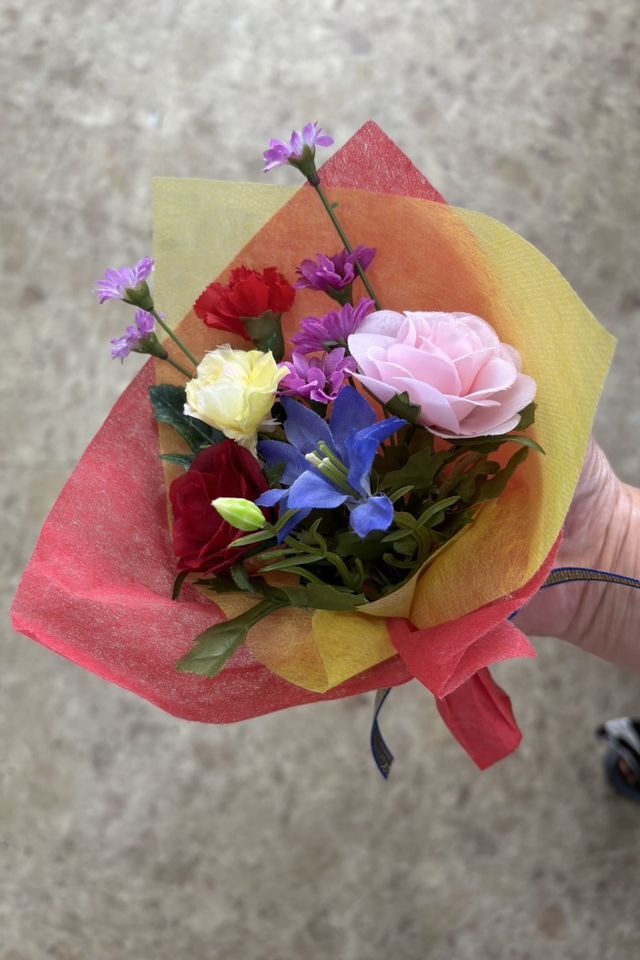【造花ミニ花束・お買い得セット】ちょっぴり大きな手のひらブーケ(Lサイズ)の5束セット／アソート