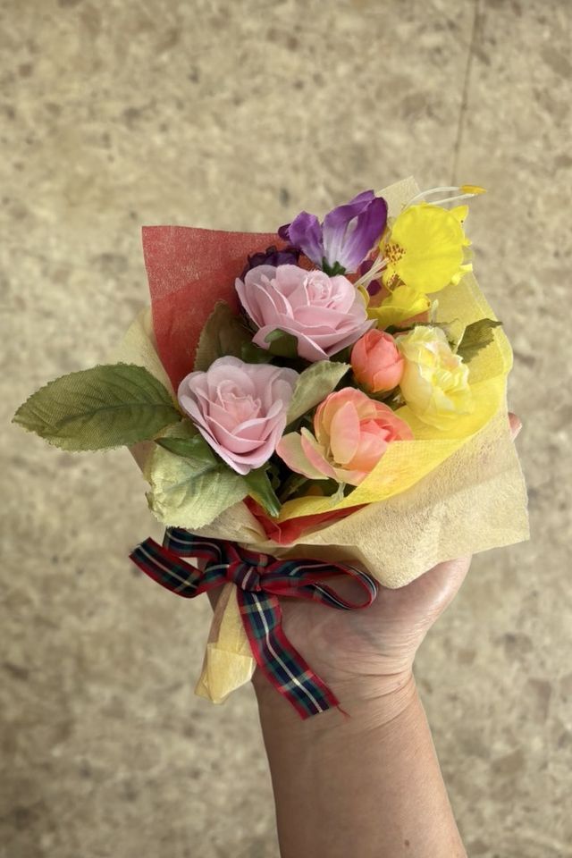【造花ミニ花束・お買い得セット】ちょっぴり大きな手のひらブーケ(Lサイズ)の5束セット／アソート