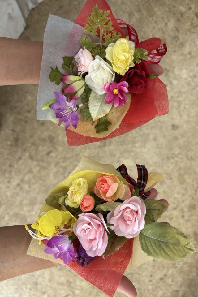 造花ミニ花束・お買い得セット】ちょっぴり大きな手のひらブーケ(L