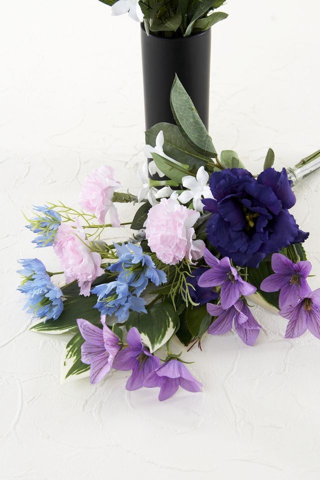 【アーティフィシャルフラワー・造花 お墓・お仏壇向け仏花・供花】トルコ桔梗とジャスミンの洋風供花（左右１対セット）