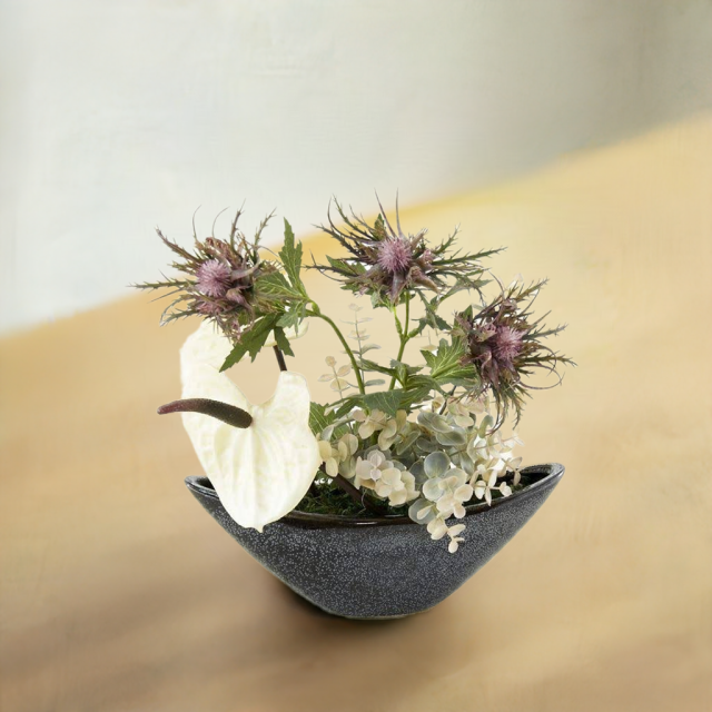 【造花・アーティフィシャルフラワー・インテリアアレンジ】アンスリュームとエリンジュームのナチュラルアレンジメント