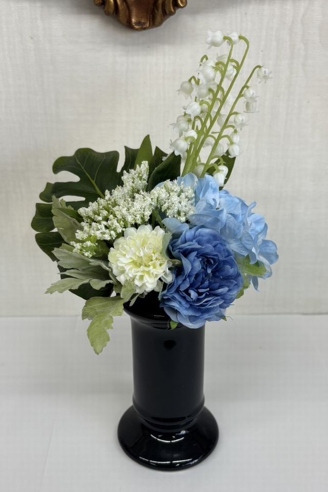 【アーティフィシャルフラワー・造花 お仏壇向けリトル仏花・供花】スズランとラナンキュラスのミニ供花−1束タイプ