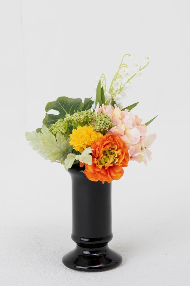 【アーティフィシャルフラワー・造花 お仏壇向けリトル仏花・供花】スズランとラナンキュラスのミニ供花−1束タイプ