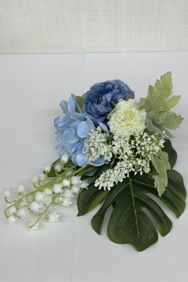 【アーティフィシャルフラワー・造花 お仏壇向けリトル仏花・供花】スズランとラナンキュラスのミニ供花−1束タイプ