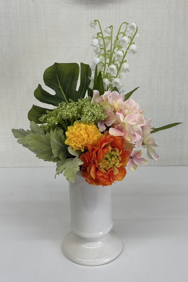 【アーティフィシャルフラワー・造花 お仏壇向けリトル仏花・供花】スズランとラナンキュラスのミニ供花−1束タイプ