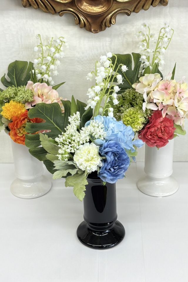 【アーティフィシャルフラワー・造花 お仏壇向けリトル仏花・供花】スズランとラナンキュラスのミニ供花−1束タイプ