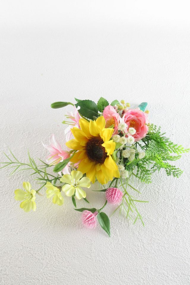 【アーティフィシャルフラワー・造花 お仏壇向けリトル仏花・供花】向日葵とミニ百合のミニ供花−1束タイプ