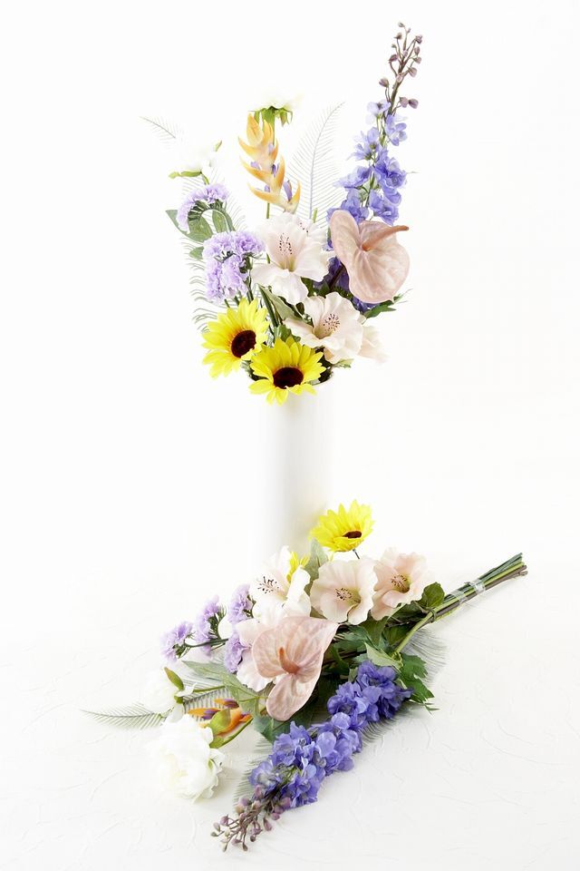 【アーティフィシャルフラワー・造花 お墓・お仏壇向け仏花・供花】ひまわり＆ハイビスカスの洋風供花（左右１対セット）