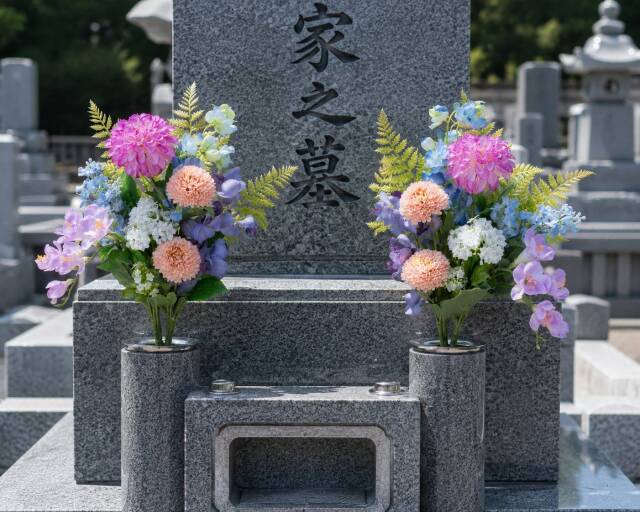 【洋風供花】高級造花 仏花 一対 お供え用アーティフィシャルフラワー｜ダリア・蘭使用 50cm（贅沢仕立て お盆 お彼岸 命日 法事）