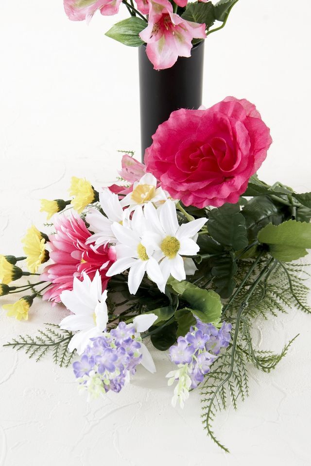 【造花・アーティフィシャルフラワー 仏花・供花・墓花】ガーベラやバラの供花（左右１対セット）