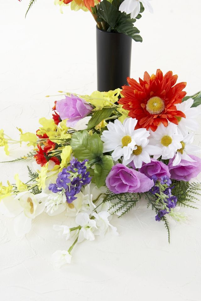 【造花・アーティフィシャルフラワー 仏花・供花・墓花】ガーベラやオンシジュームの供花（左右１対セット）
