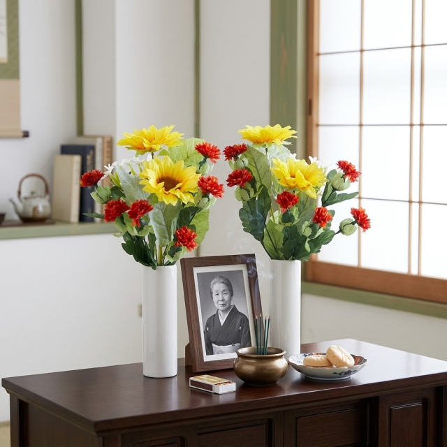 【お墓・仏壇用の造花 供花】向日葵と紅花のミニ仏花セット（左右１対）