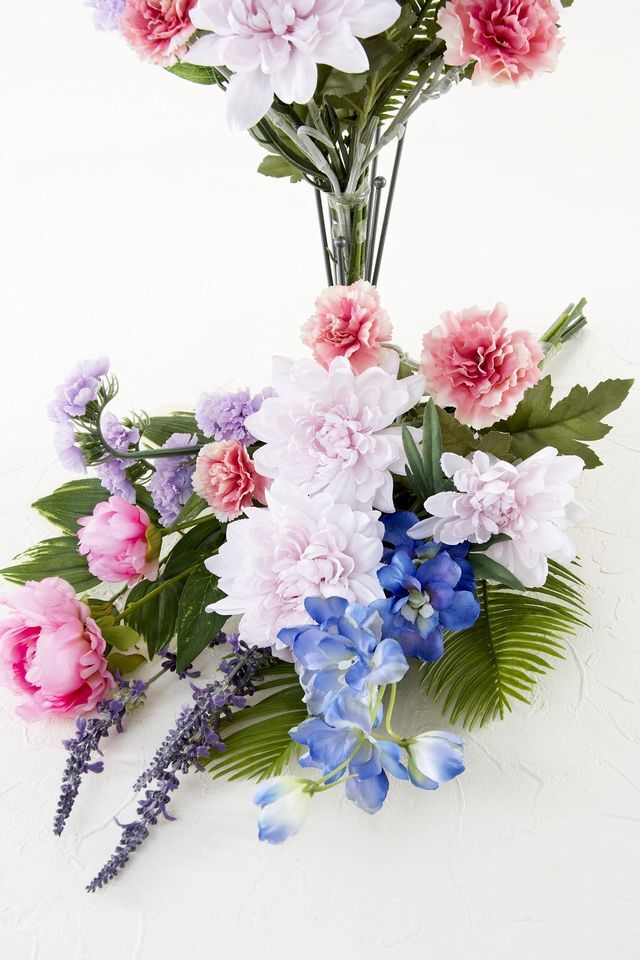 【アーティフィシャルフラワー・造花 お墓・お仏壇向け仏花・供花】ダリア・ピオニー・デルフィニュームの洋風供花（左右１対セット）