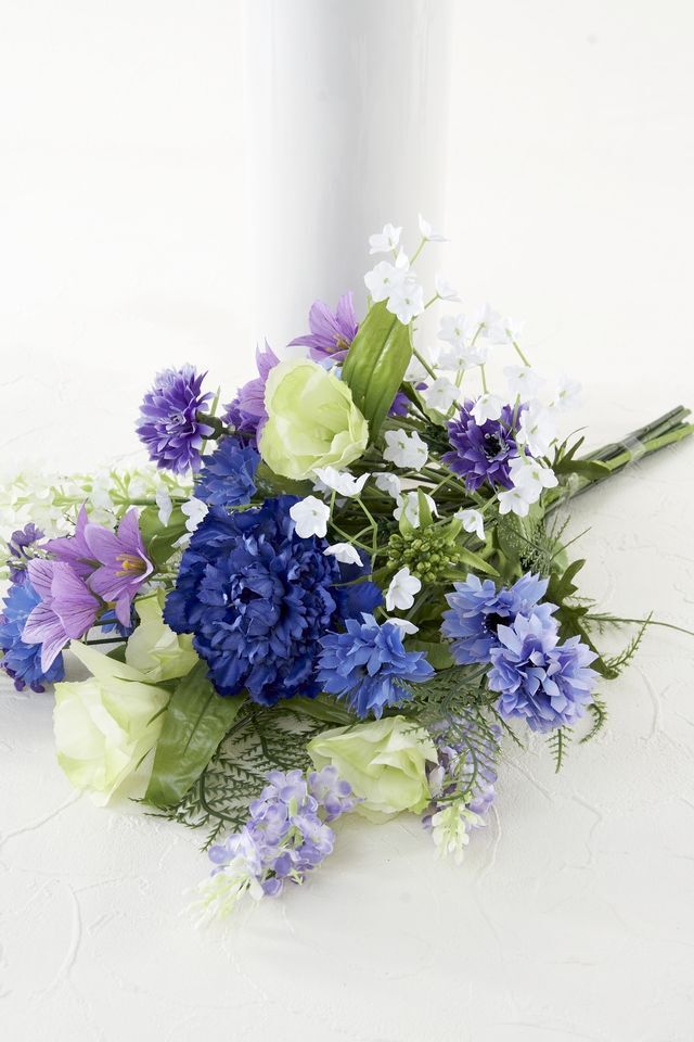 【アーティフィシャルフラワー・造花 お墓・お仏壇向け仏花・供花】矢車草とスカビオサの洋風供花（左右１対セット）