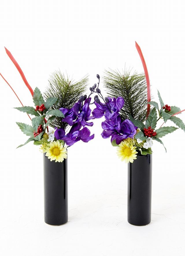 【造花 お正月・迎春用 ミニ供花】紫オーキッドと千両のミニ仏花セット（左右１対）