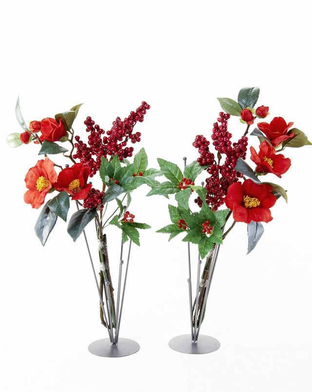 【造花 お正月・迎春用 供花】椿＆赤実の供花（左右１対セット）