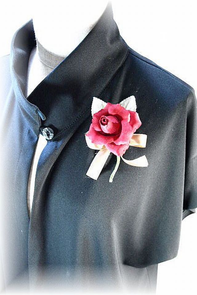 【卒業式・入学式・イベントの胸元に華を添えるコサージュ】ベルベットローズのミニコサージュ