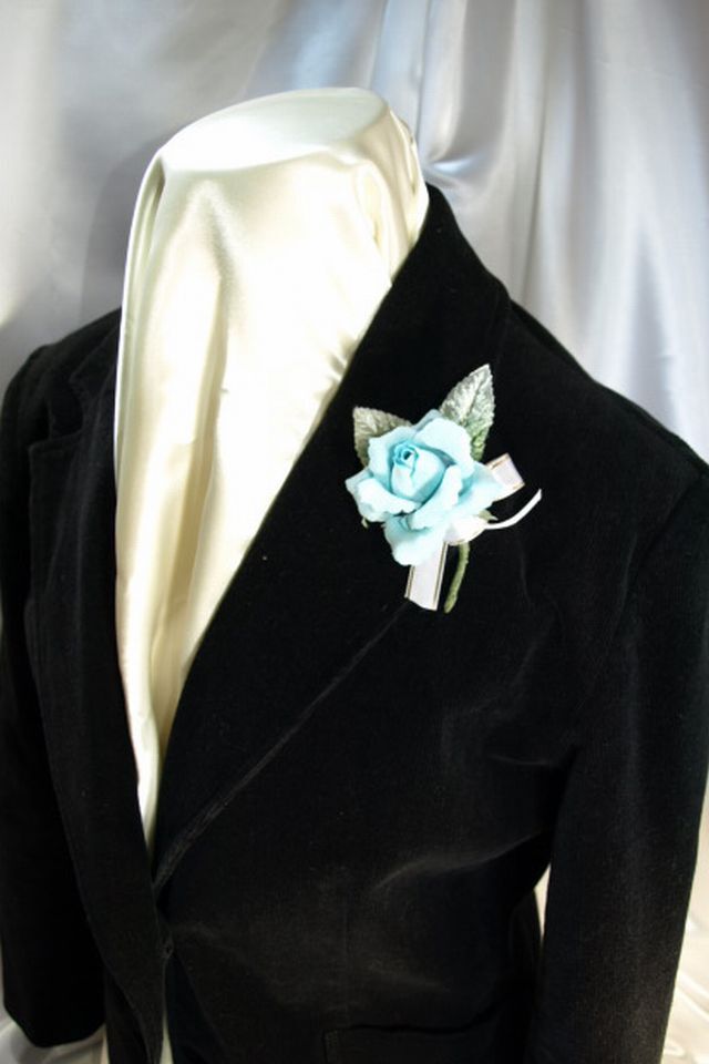 【卒業式・入学式・イベントの胸元に華を添えるコサージュ】ベルベットローズのミニコサージュ