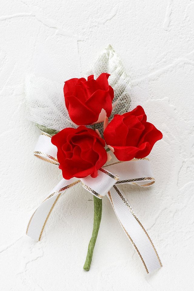 【卒業式・入学式・イベントの胸元に華を添えるミニコサージュ】ミニバラのアートフラワーコサージュ（ピンク）