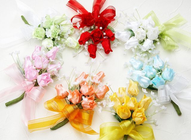 【卒業式・入学式・イベントの胸元に華を添えるコサージュ】リトルチューリップとミニバラのコサージュ