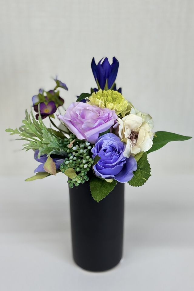 【アーティフィシャルフラワー・造花 お仏壇向けリトル仏花・供花】ローズとマムのミニ供花−1束タイプ