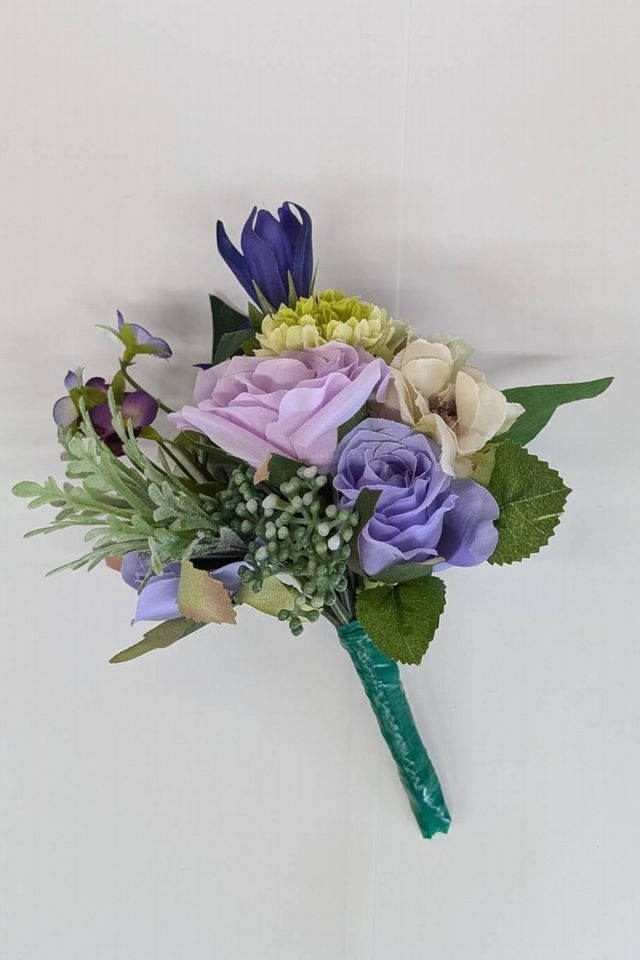 【アーティフィシャルフラワー・造花 お仏壇向けリトル仏花・供花】ローズとマムのミニ供花−1束タイプ
