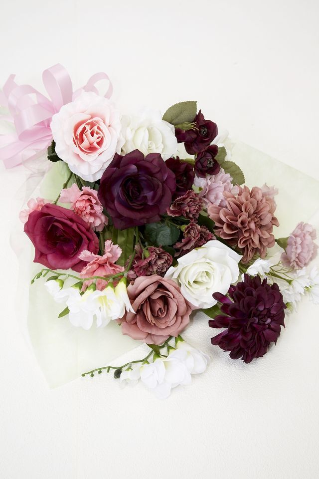 【贈答・贈呈用花束・造花花束・花束ギフト】バラとダリアとカーネーションのアーティフィシャルフラワーブーケ/ワインレッド
