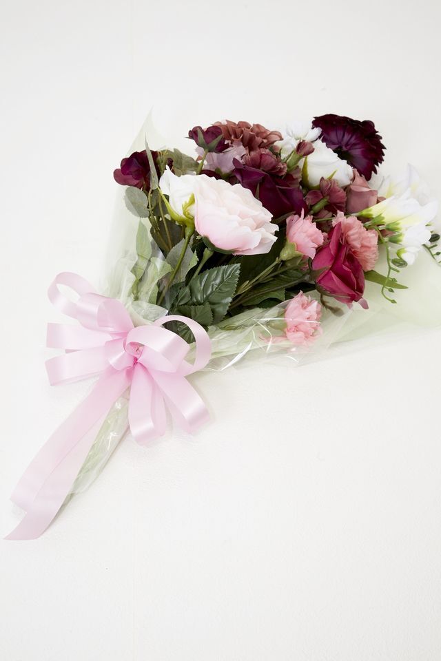 【贈答・贈呈用花束・造花花束・花束ギフト】バラとダリアとカーネーションのアーティフィシャルフラワーブーケ/ワインレッド