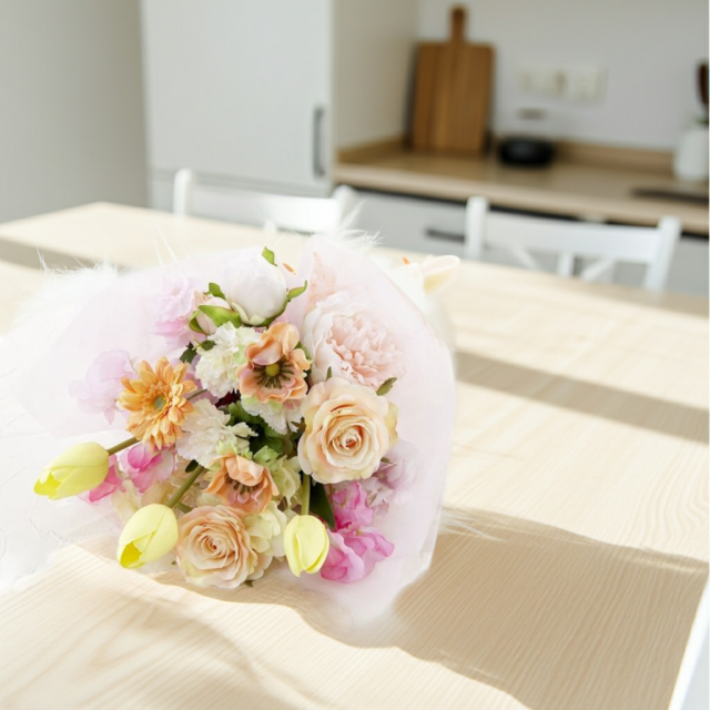 【贈答・贈呈用花束・造花花束・花束ギフト】スイートピーとチューリップのアーティフィシャルフラワーブーケ/アプリコットミックス