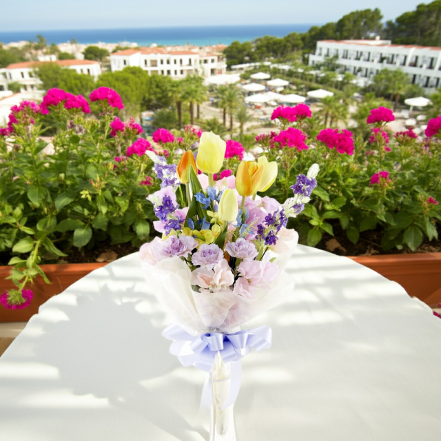 【贈答・贈呈用花束・造花花束・花束ギフト】スイートピーとチューリップのアーティフィシャルフラワーブーケ/ラベンダーミックス