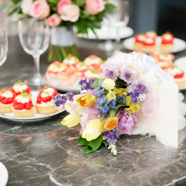 【贈答・贈呈用花束・造花花束・花束ギフト】スイートピーとチューリップのアーティフィシャルフラワーブーケ/ラベンダーミックス