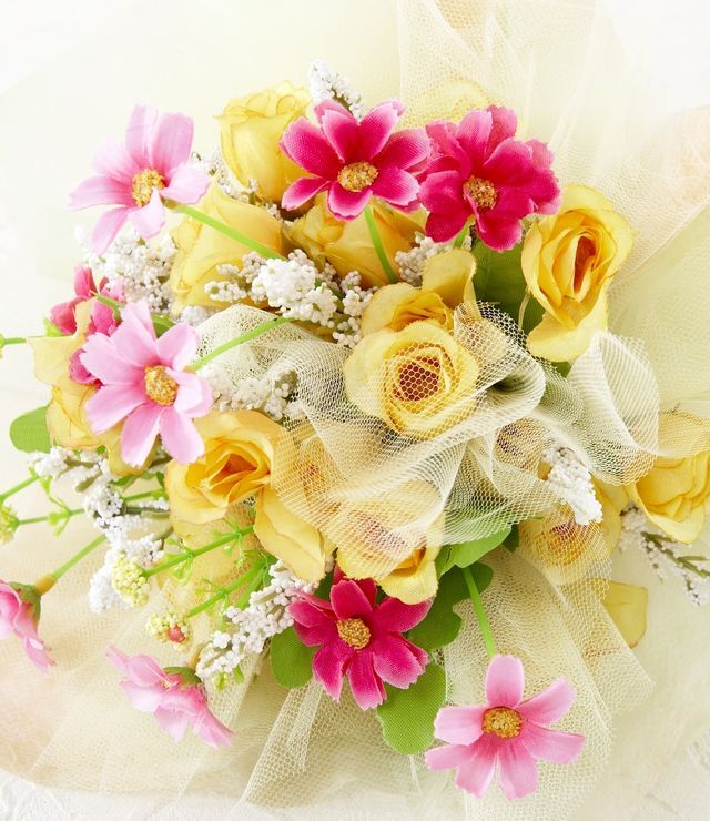 【造花・アーティフィシャルフラワー・アートフラワーブーケ】ミニバラとミニデイジーの造花花束（イエロー×ピンク）