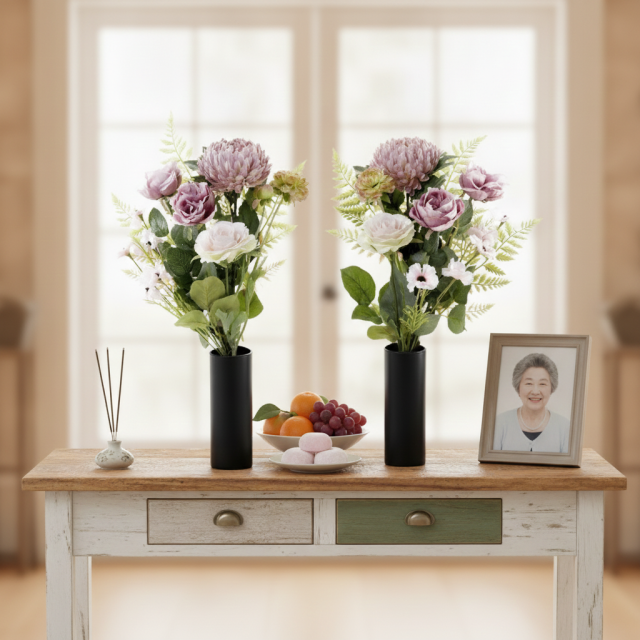【アーティフィシャルフラワー・造花 お墓・お仏壇向け仏花・供花1対-左右2束セット】薔薇＆マムの洋風供花（左右１対セット）