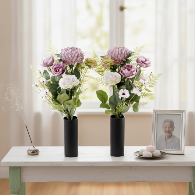 【アーティフィシャルフラワー・造花 お墓・お仏壇向け仏花・供花1対-左右2束セット】薔薇＆マムの洋風供花（左右１対セット）