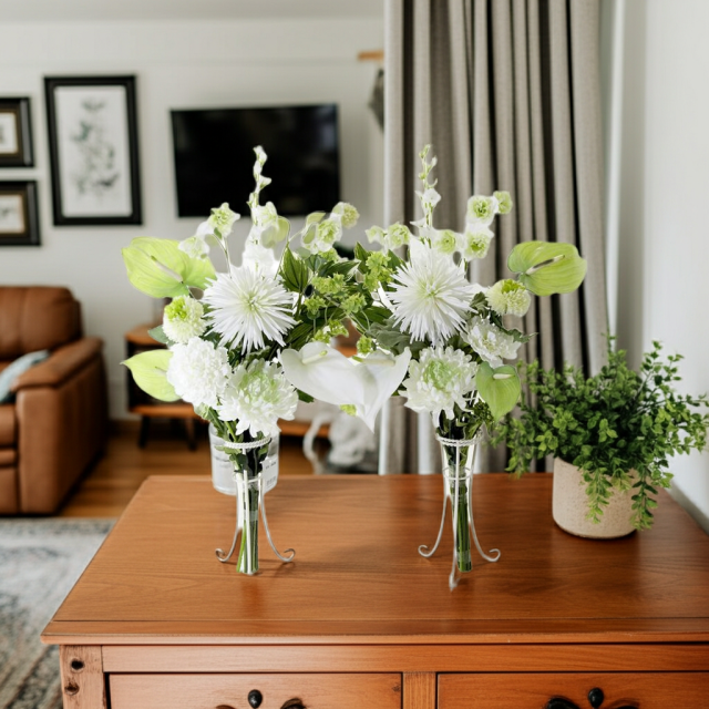 【造花・アーティフィシャルフラワー 仏花・供花】アンスリュームとマムの洋花モダン墓花（左右１対セット）