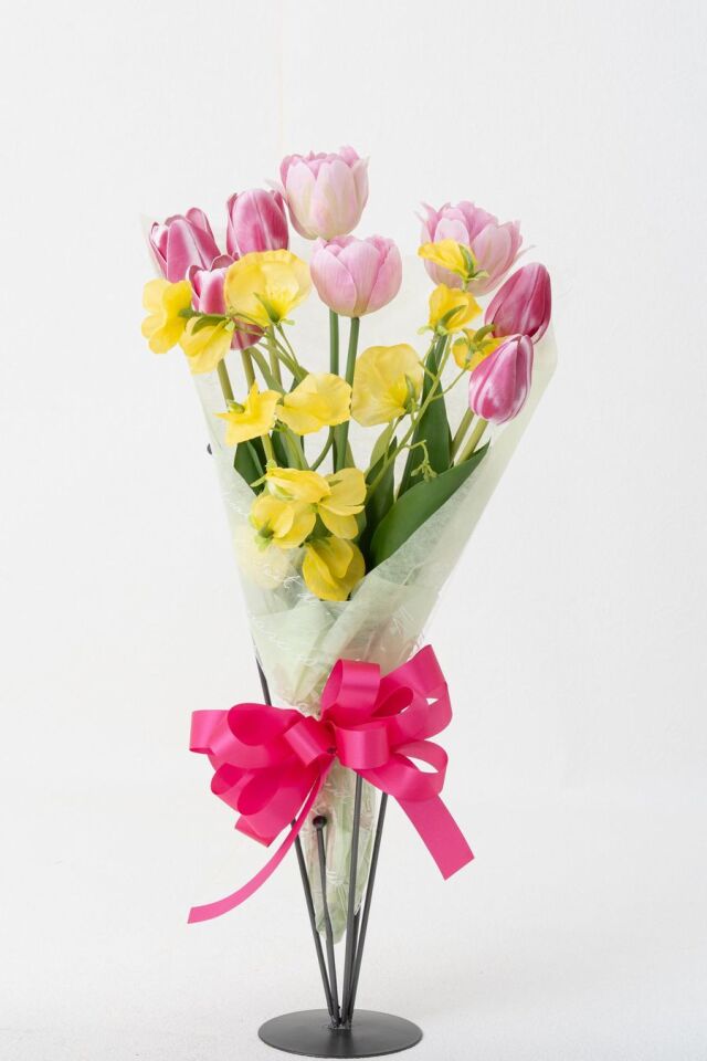 【リアルな高級造花の花束・気軽に贈れるカジュアルサイズ花束】チューリップとスイートピーのフレッシュブーケ