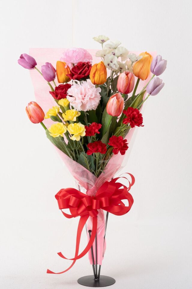 【贈答・贈呈用花束・高級造花の花束・記念日など思い出に残るギフトブーケ】カーネーションとチューリップの花束