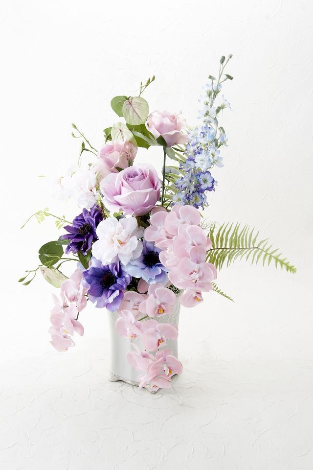 【造花・アーティフィシャルフラワー・インテリアアレンジメント】バラや胡蝶蘭のビューティフルアレンジメント