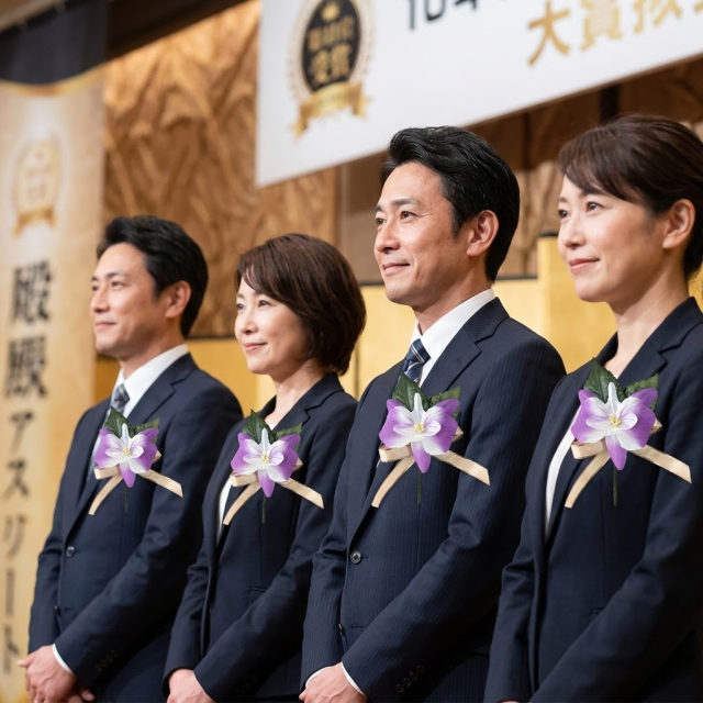 【卒業式・入学式・パーティー・イベント・式典用のコサージュ】デンファレのアートフラワーコサージュ