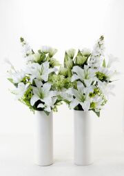 【造花の仏花・供花】カサブランカ＆トルコキキョウ&ストックのモダン造花供花／2束セット（左右１対）