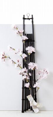 【和風壁掛け・造花 アーティフィシャルフラワー・ オリジナルハンギングアレンジ】里桜-りお-